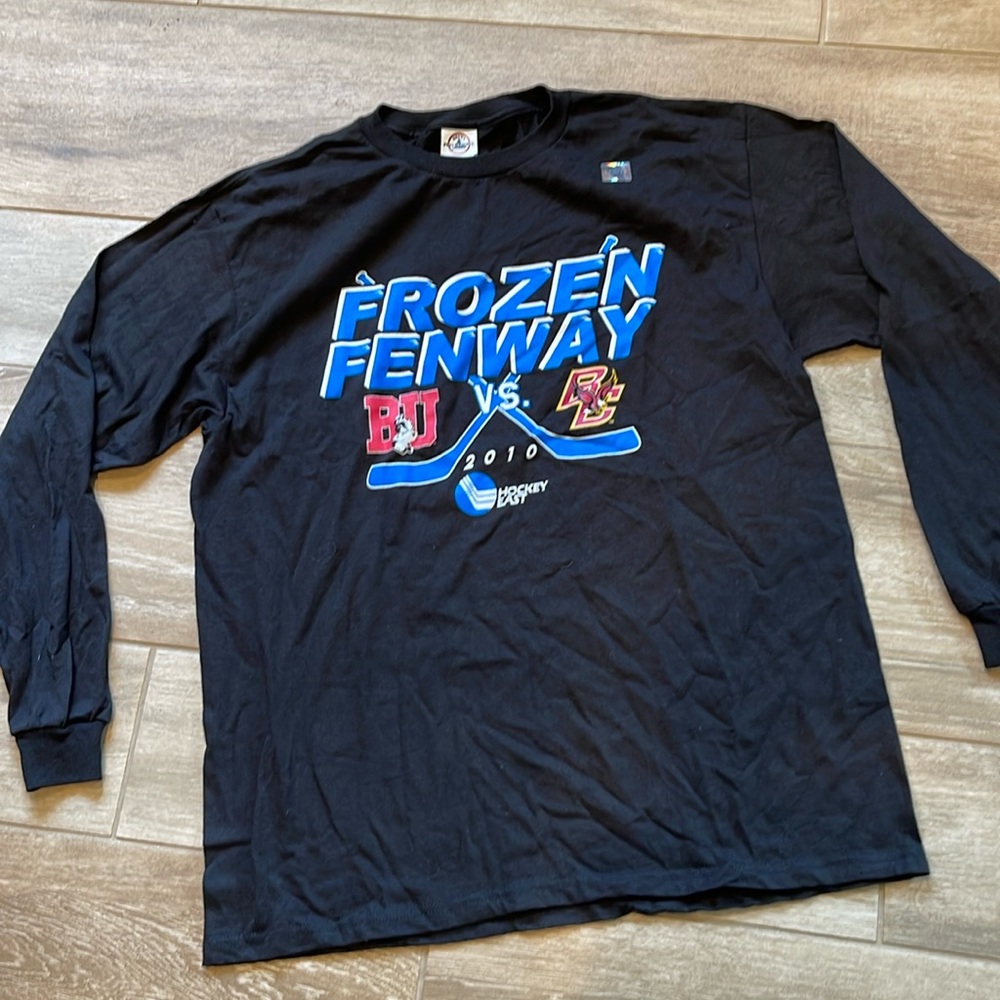 Delta ProWeight Frozen Fenway 2010 BU vs BC Tee LARGE